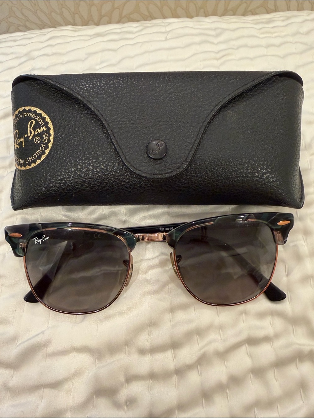 Ray-Ban Men’s Clubmaster Sunglasses in Black and Brown Tortoiseshell
